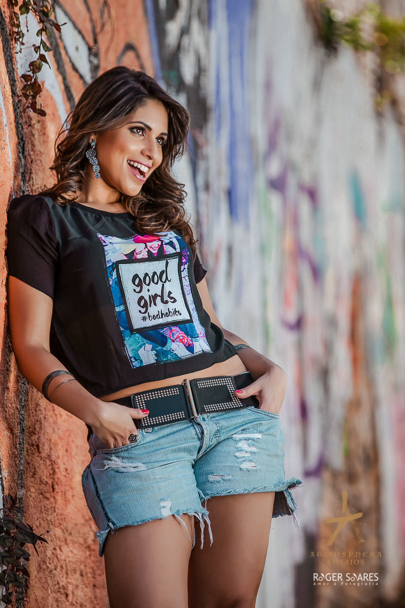 ENSAIO FOTOGRAFICO PROFISSIONAL DIVULGAÇÃO PROMOCIONAL PUBLICIDADE PROPAGANDA ARTISTA MÚSICA CANTORA MUSICISTA GUITARRA VIOLÃO CANTO MULHER MÃE ESPOSA CELEBRIDADE VESTIDO LOOKS MODA PRODUÇÃO MAQUIAGEM MAQUIADORA FOTOS IMAGENS ARTISTICAS