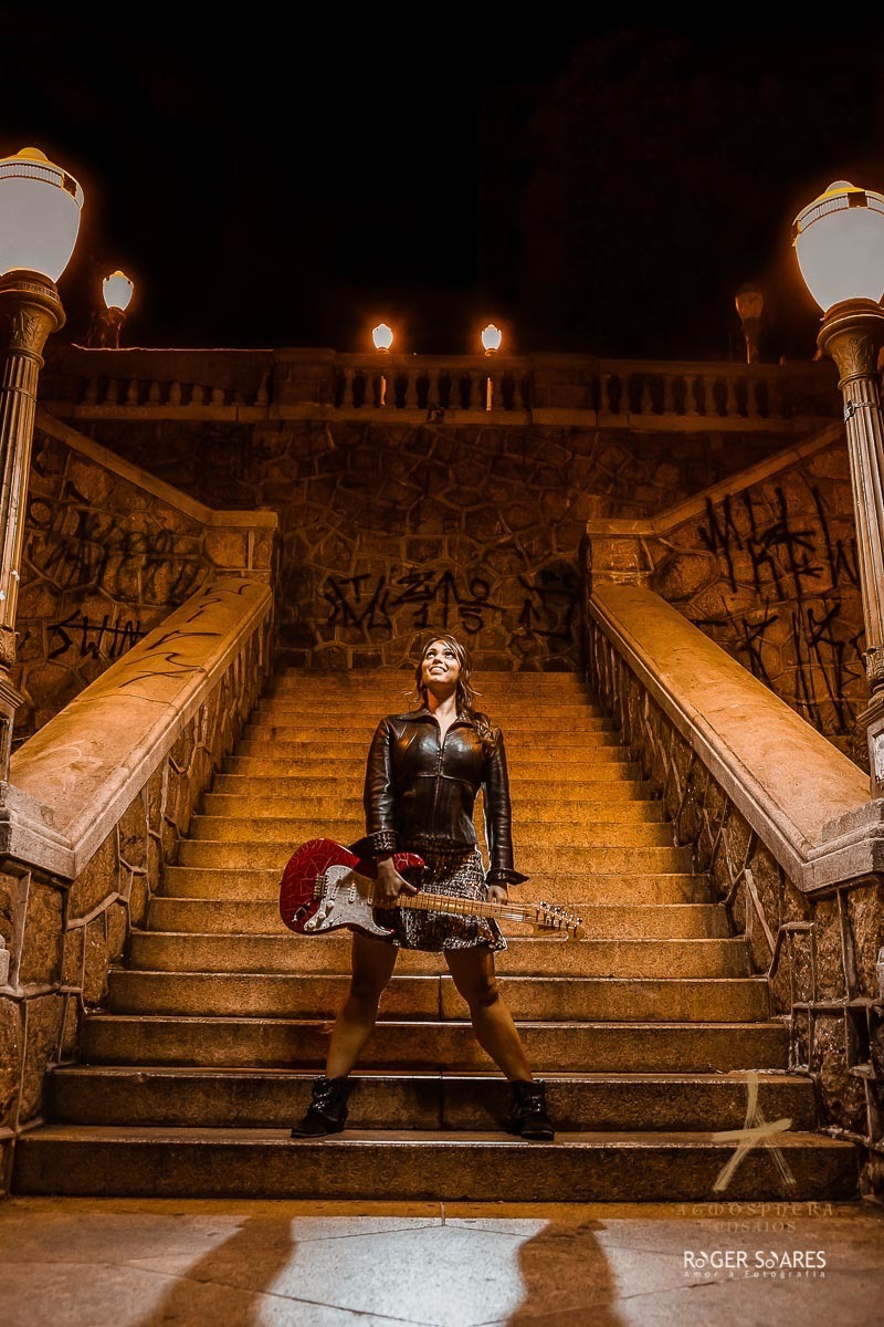 ENSAIO FOTOGRAFICO PROFISSIONAL DIVULGAÇÃO PROMOCIONAL PUBLICIDADE PROPAGANDA ARTISTA MÚSICA CANTORA MUSICISTA GUITARRA VIOLÃO CANTO MULHER MÃE ESPOSA CELEBRIDADE VESTIDO LOOKS MODA PRODUÇÃO MAQUIAGEM MAQUIADORA FOTOS IMAGENS ARTISTICAS