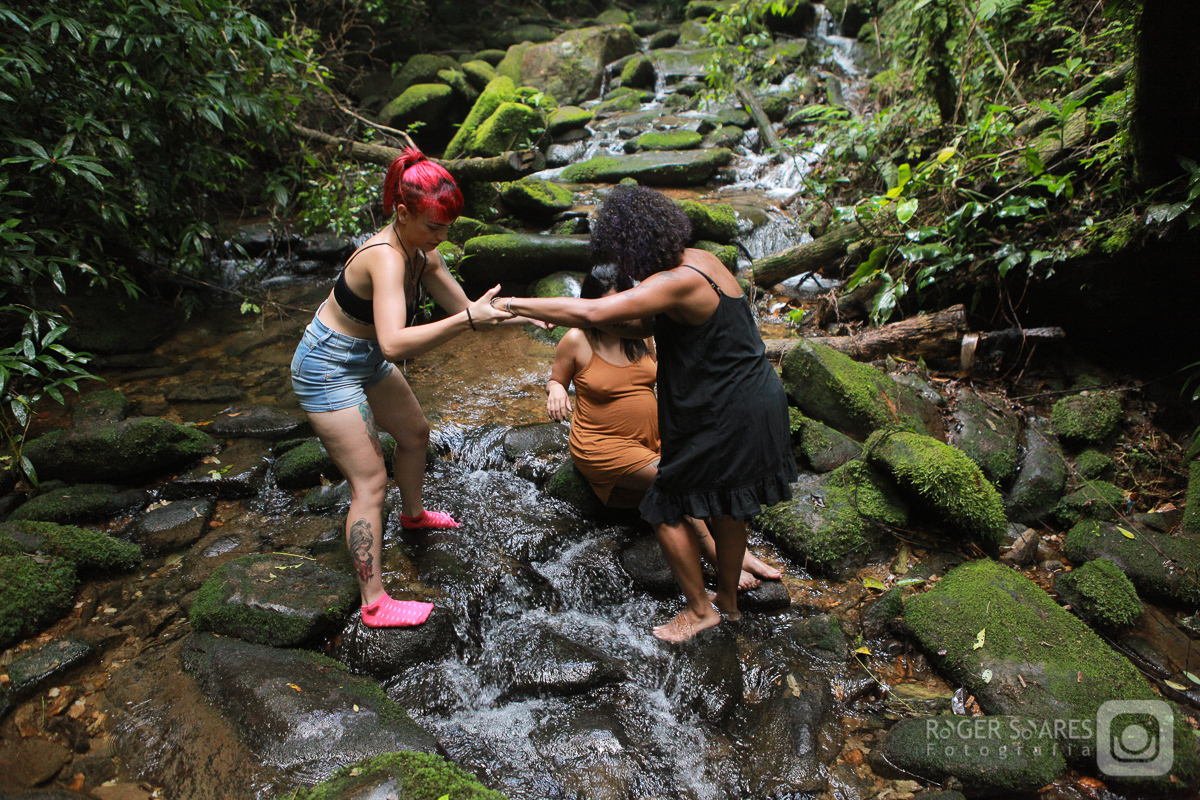 Aventuras making of ensaio gestante paranapiacaba maquiagem produção perrengues ensaio fotografico book gestacional bastidores vestido agua cachoeira equipe produtora maquiadora guia turistico tangará turismo