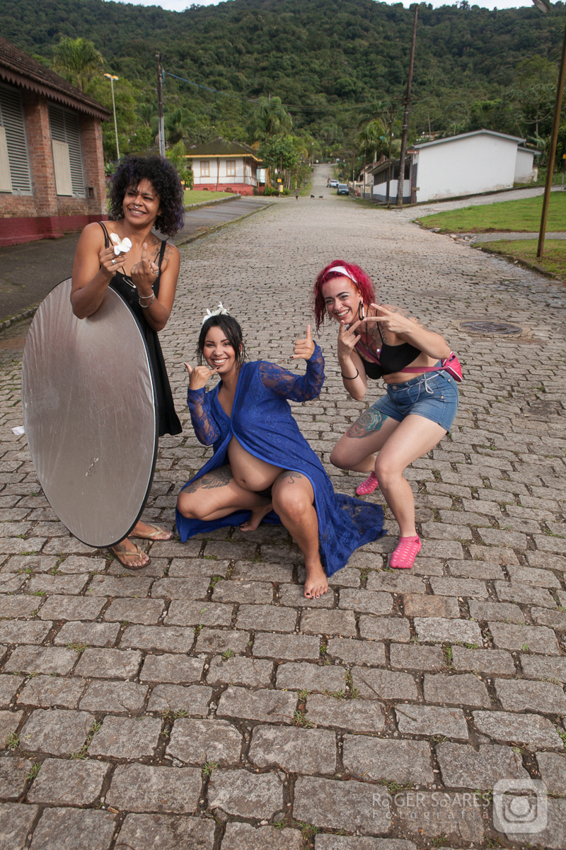 Aventuras making of ensaio gestante paranapiacaba maquiagem produção perrengues ensaio fotografico book gestacional bastidores vestido agua cachoeira equipe produtora maquiadora guia turistico tangará turismo