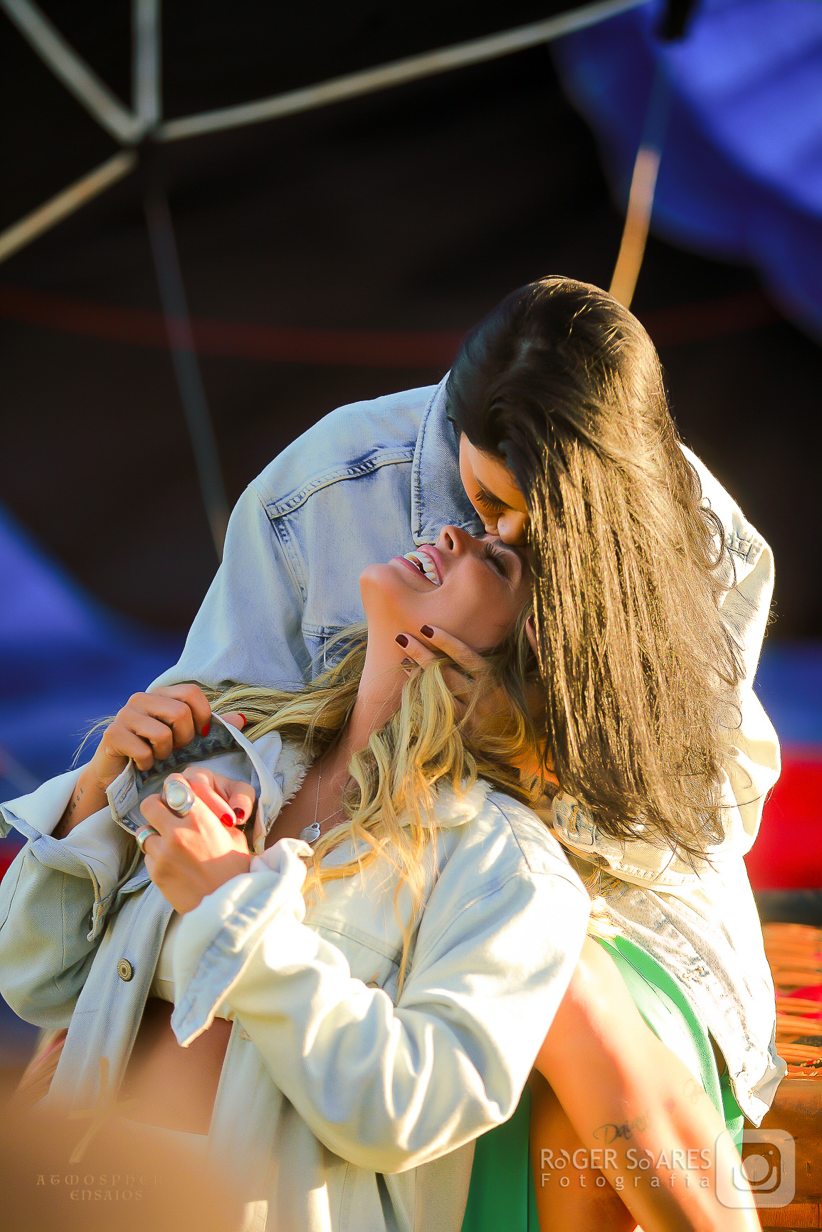 Passeio de Balão Boituva Brasil Balonismo Cores Amores GLBTQIA+ NATIZA Celebridades Apresentadoras Pedido de Noivado Casamento Romantismo Casal Noivas GAY Lésbicas Alianças Lazer Amor Natureza Loira Morena Maquiagem Beleza Brincadeira