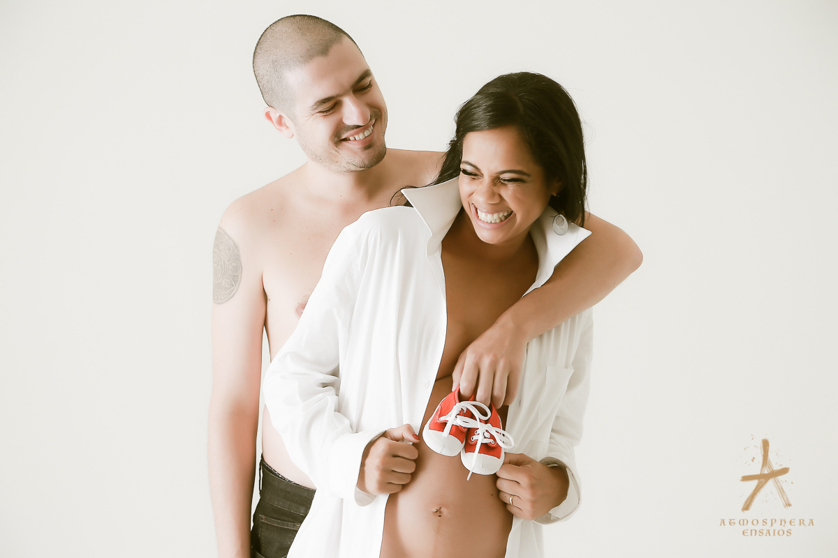 Nu artístico em Ensaio de Gestante em Estúdio Looks de grávida maquiagem profissional barriga baby nenem recem nascido barrigão marido esposa casal casamento gestação gestacional