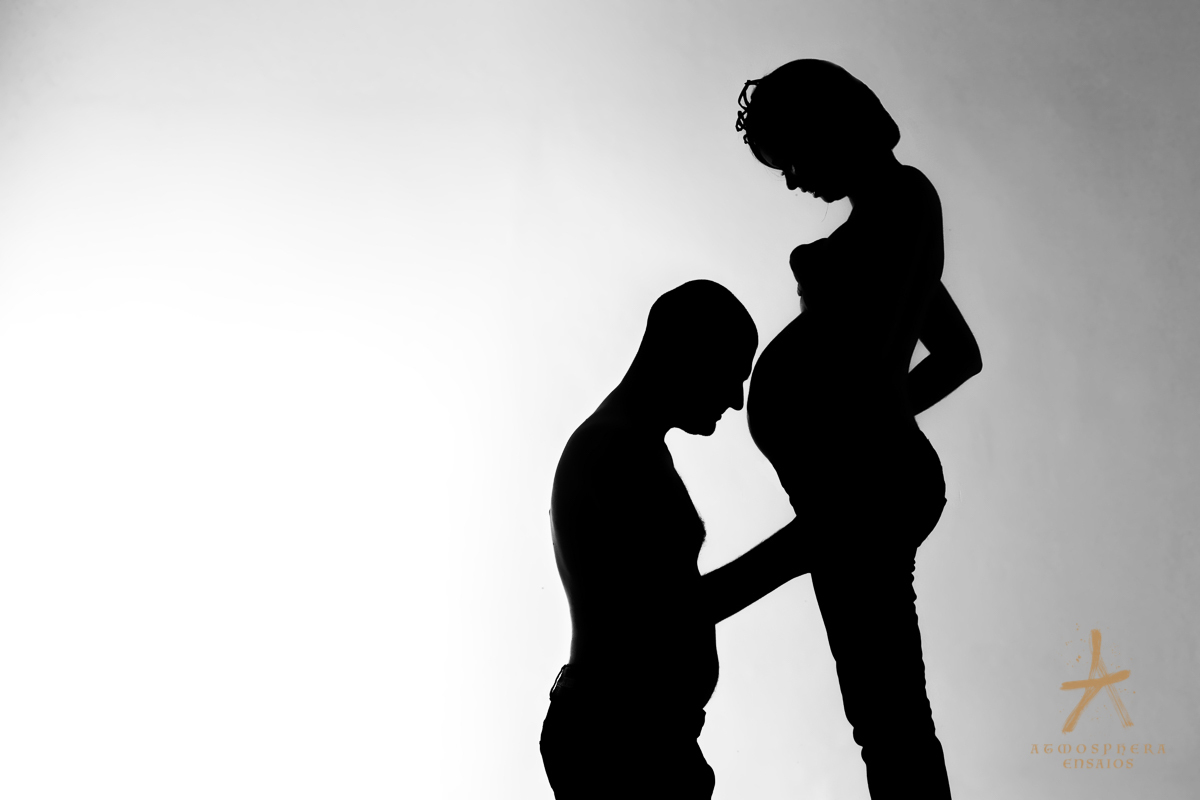 Nu artístico em Ensaio de Gestante em Estúdio Looks de grávida maquiagem profissional barriga baby nenem recem nascido barrigão marido esposa casal casamento gestação gestacional