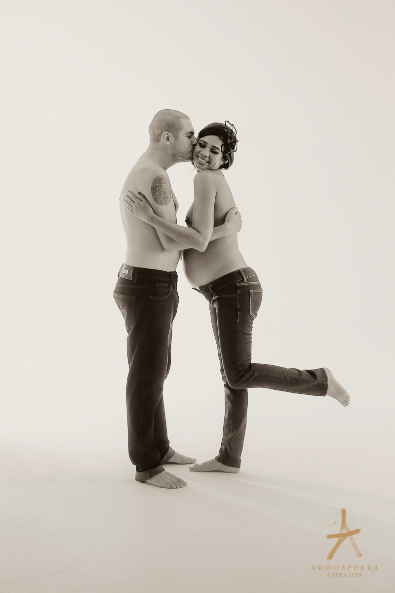 Nu artístico em Ensaio de Gestante em Estúdio Looks de grávida maquiagem profissional barriga baby nenem recem nascido barrigão marido esposa casal casamento gestação gestacional