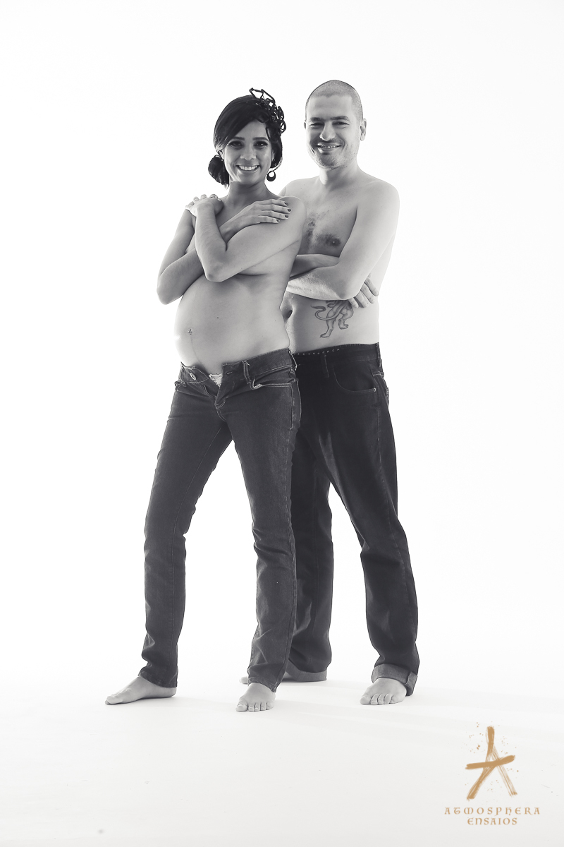 Nu artístico em Ensaio de Gestante em Estúdio Looks de grávida maquiagem profissional barriga baby nenem recem nascido barrigão marido esposa casal casamento gestação gestacional