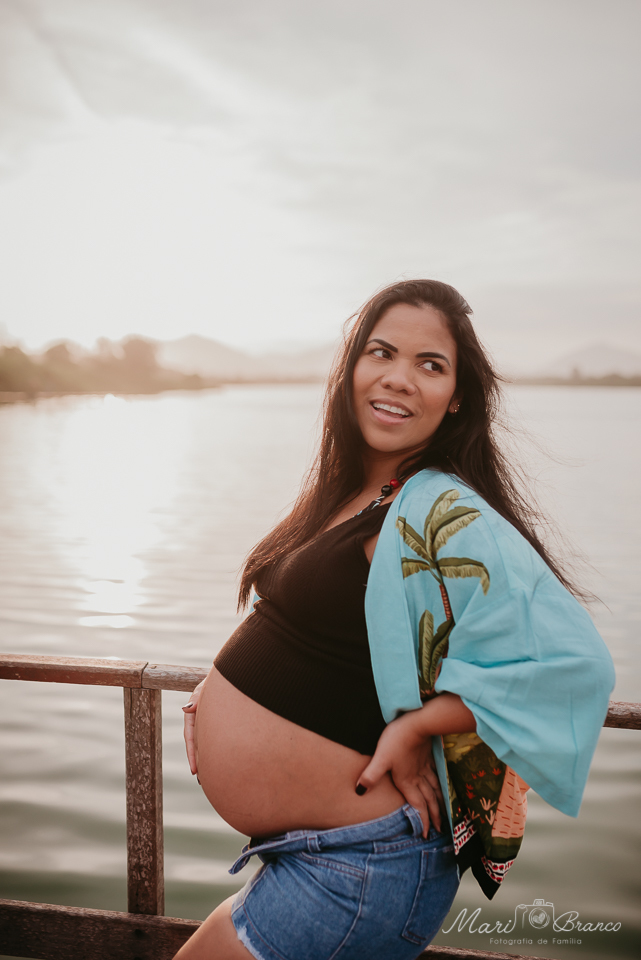 Ensaio gestante gravida na praia da Barra no Rio de Janeiro