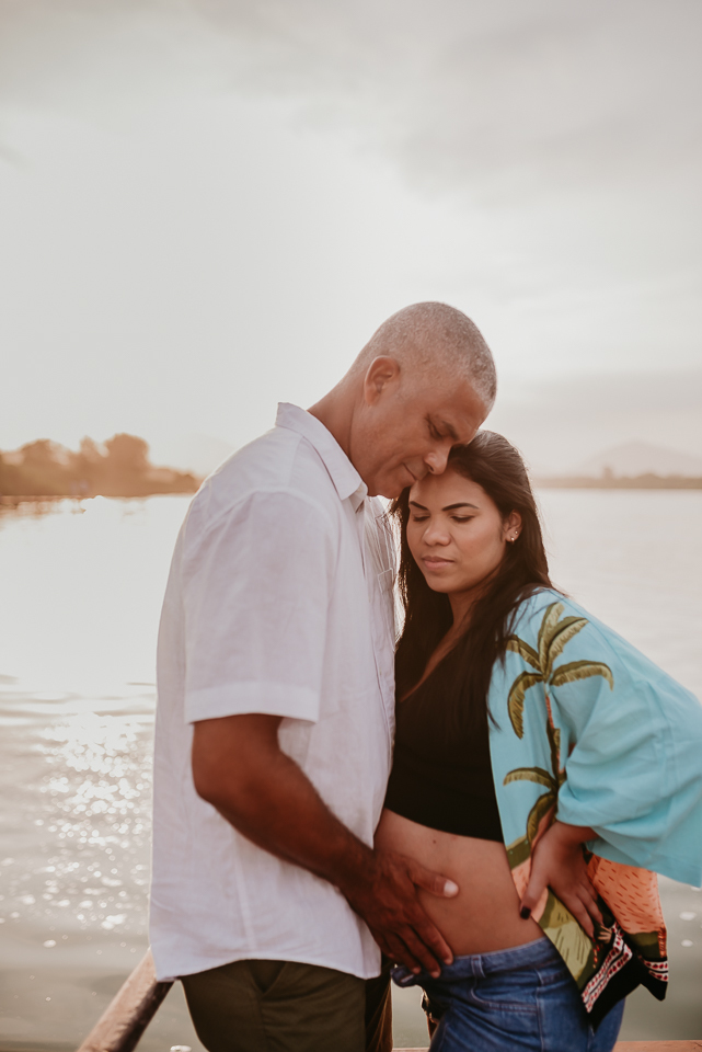Ensaio fotografico gestante gravida na praia da Barra no Rio de Janeiro