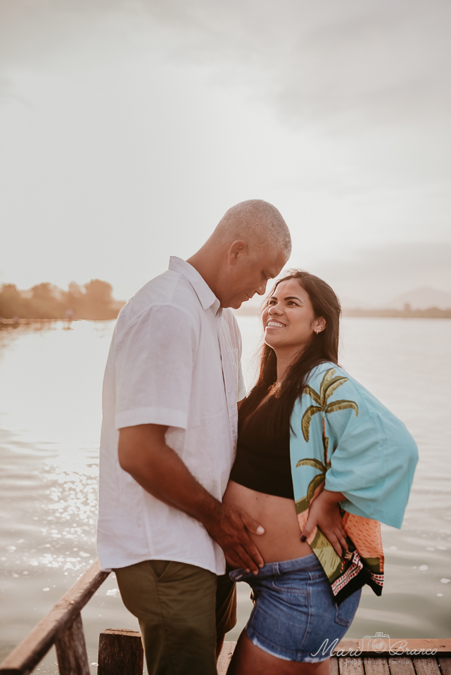 Ensaio fotografico gestante gravida na praia da Barra no Rio de Janeiro