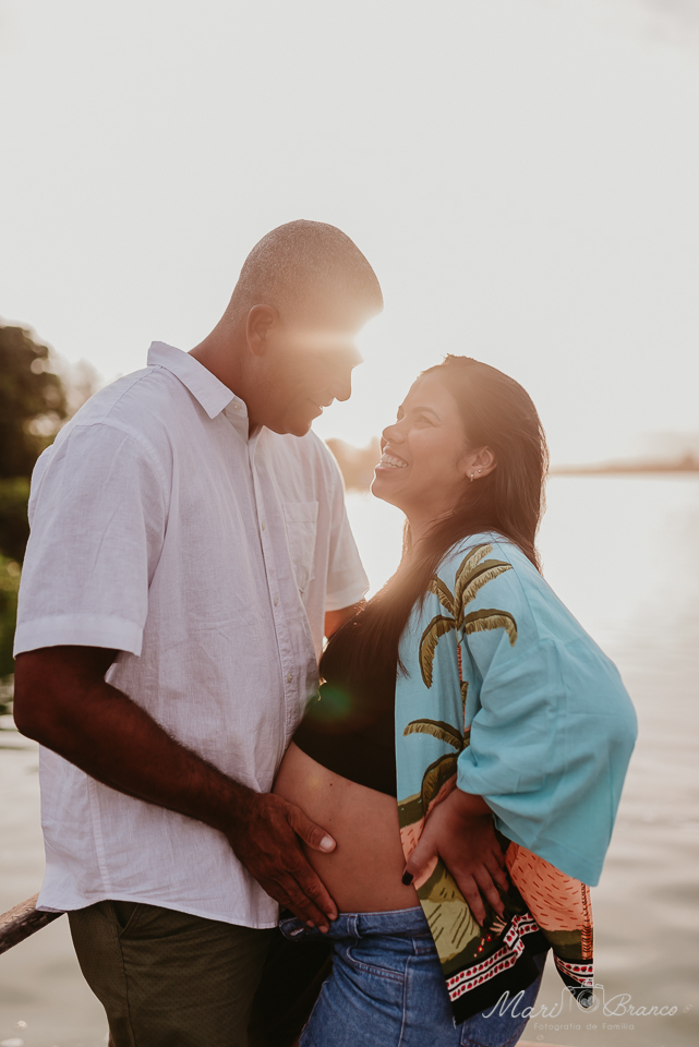 Ensaio fotografico gestante gravida na praia da Barra no Rio de Janeiro