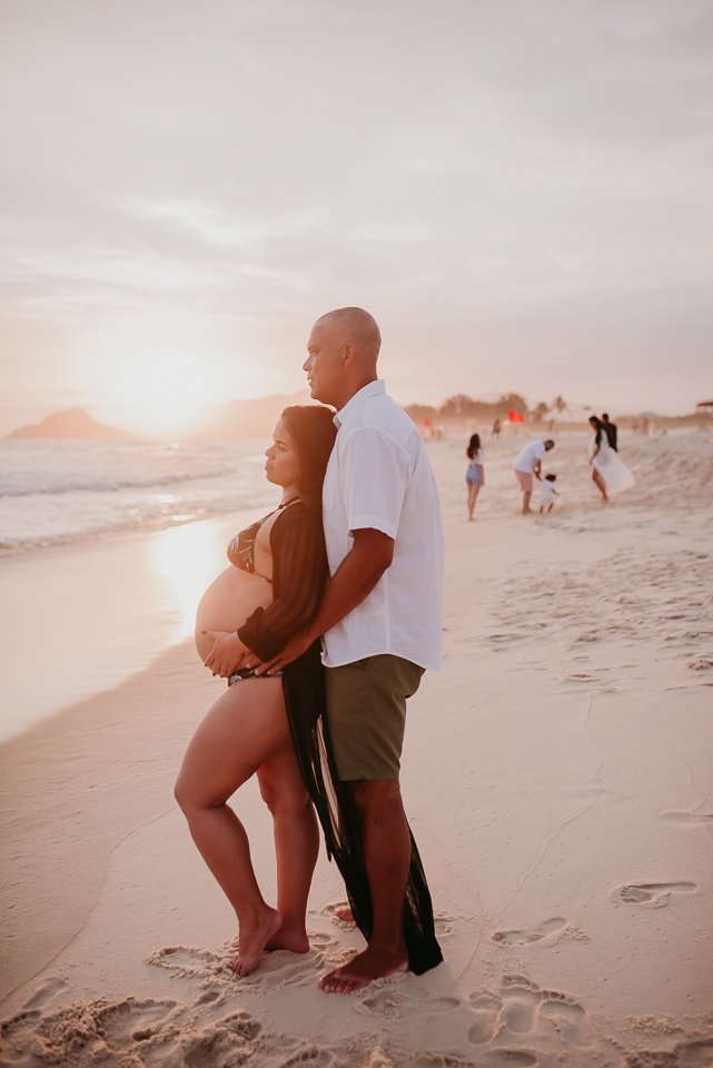 Ensaio fotografico gestante gravida na praia da Barra no Rio de Janeiro