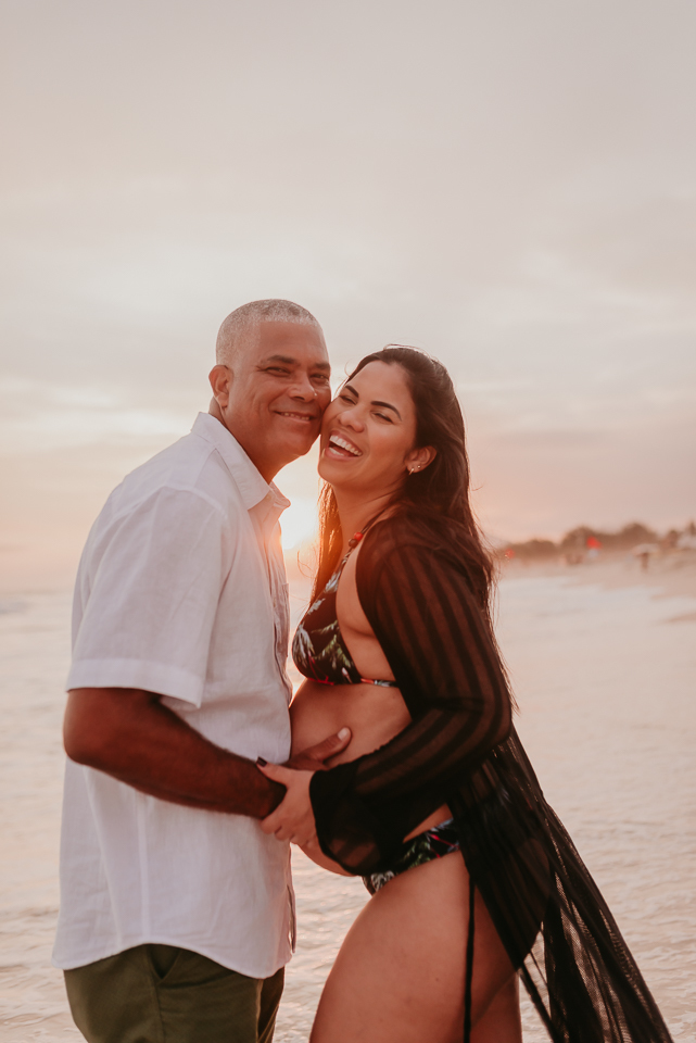 Ensaio fotografico gestante gravida na praia da Barra no Rio de Janeiro