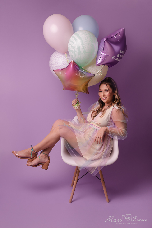 Ensaio de aniversário adulto em estúdio 27 anos com baloes