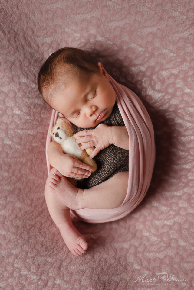 Ensaio de newborn de menina em estúdio em Freguesia, Jacarepaguá, Barra da Tijuca, Rio de Janeiro