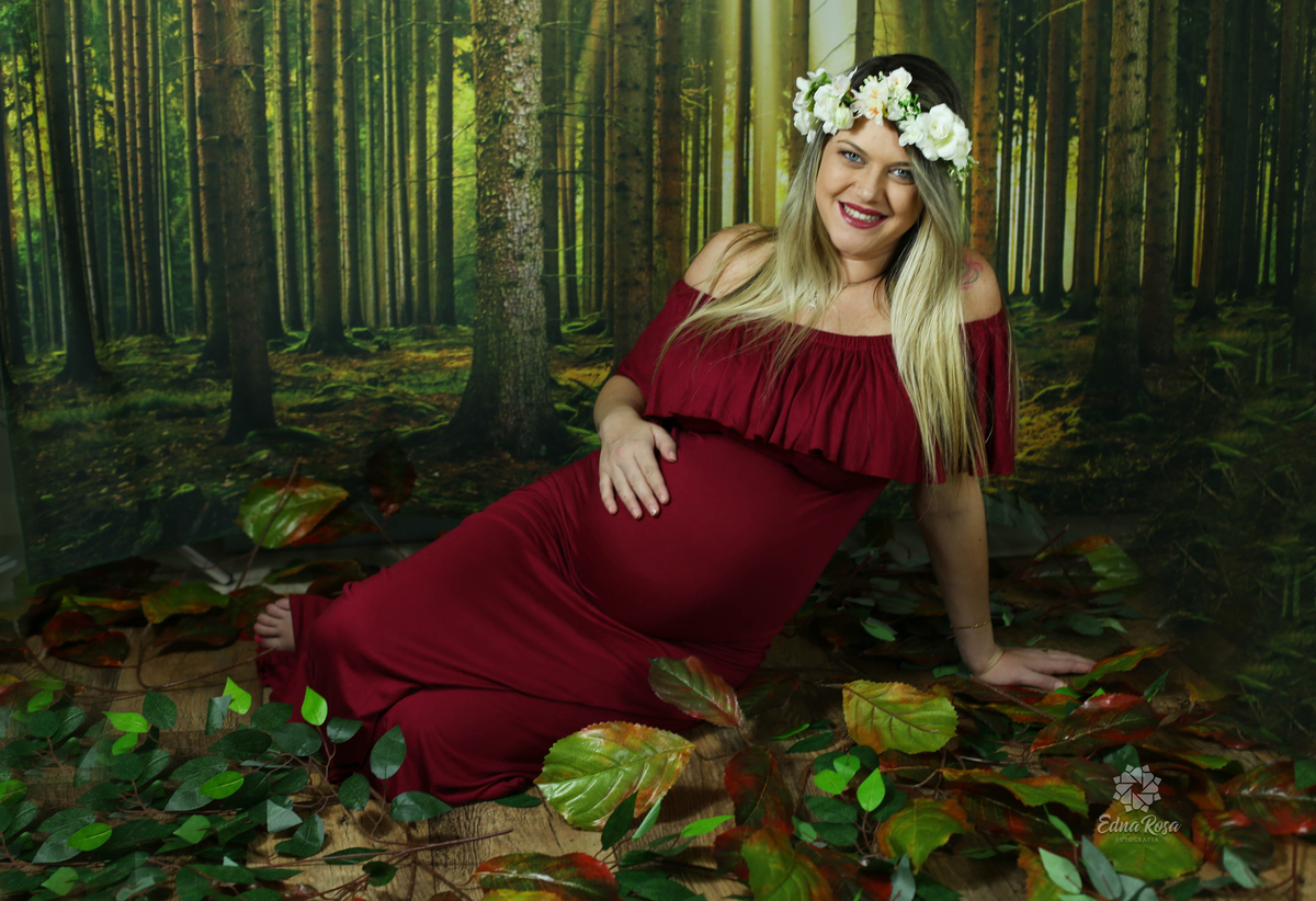 ensaio de gestante com cenario de floresta realizado em sao bernardo do campo 