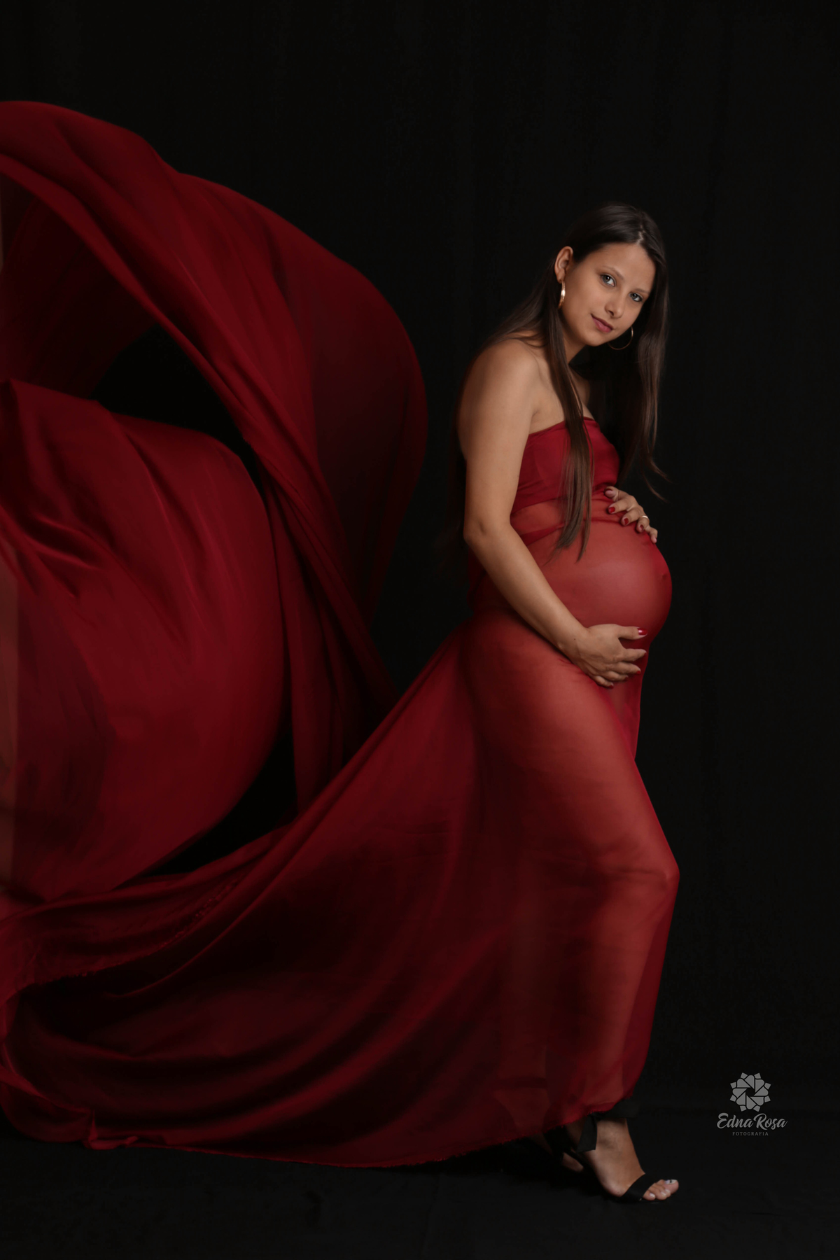 Fotografia de gravida no estúdio