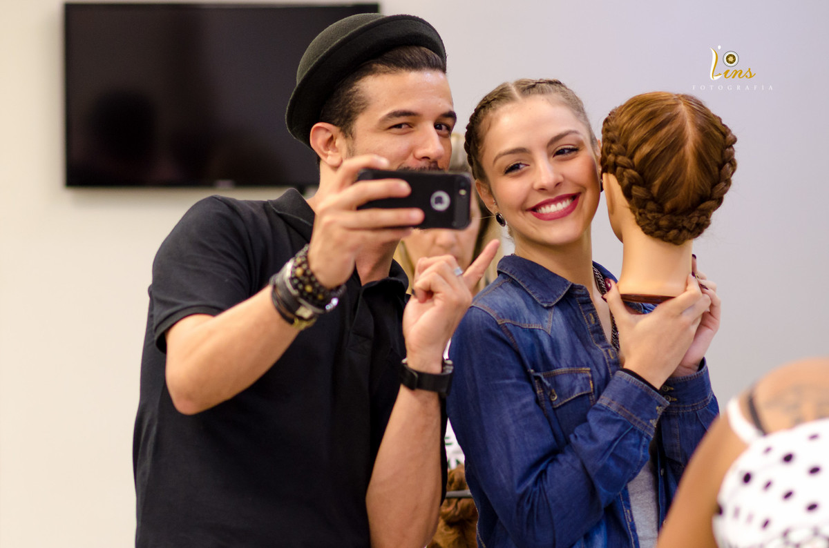 selfie com modelo e cabelo com rança