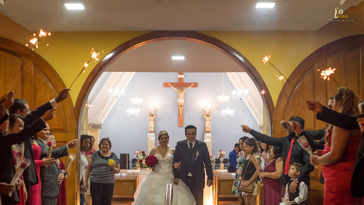 saida do casal com bastão de fogo