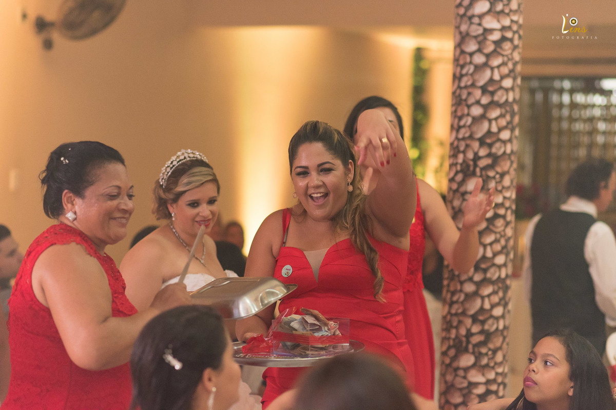 sapatinho da noiva junto com madrinhas