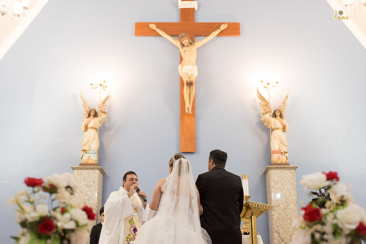 noivos no altar