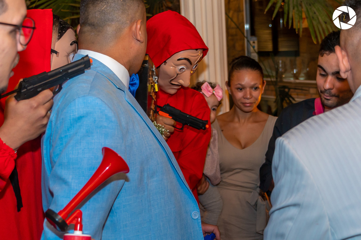 Casamento_Fotografo de Casamento_Cinegrafista de Casamento_ Espaço_Recanto Miami_Local Lindo_Cerimonia de Casamento_Guarulhos_Lagoa Azul_Decoração_Fotos Jornalisticas_Lustres_casal_Foto_gravata_gravatinha