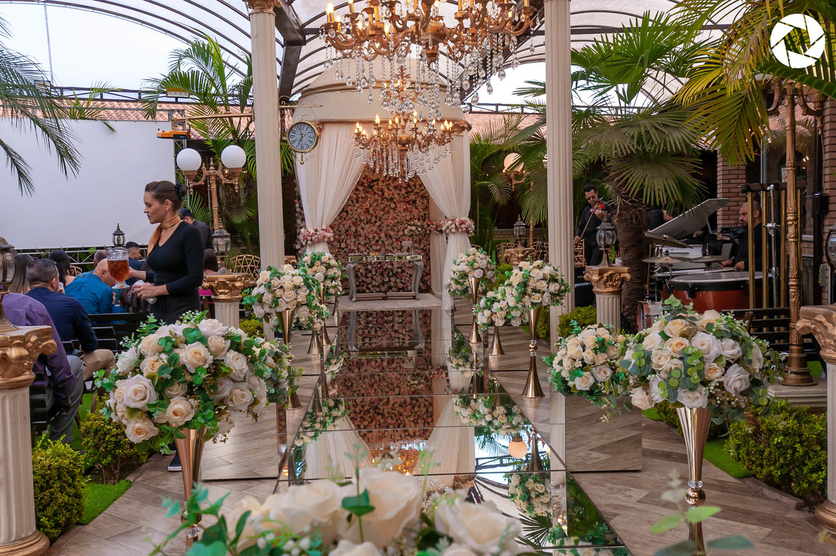 Casamento_Fotografo de Casamento_Cinegrafista de Casamento_ Espaço_Recanto Miami_Local Lindo_Cerimonia de Casamento_Guarulhos_Lagoa Azul_Decoração_Fotos Jornalisticas_Lustres_casal_Foto_espaço