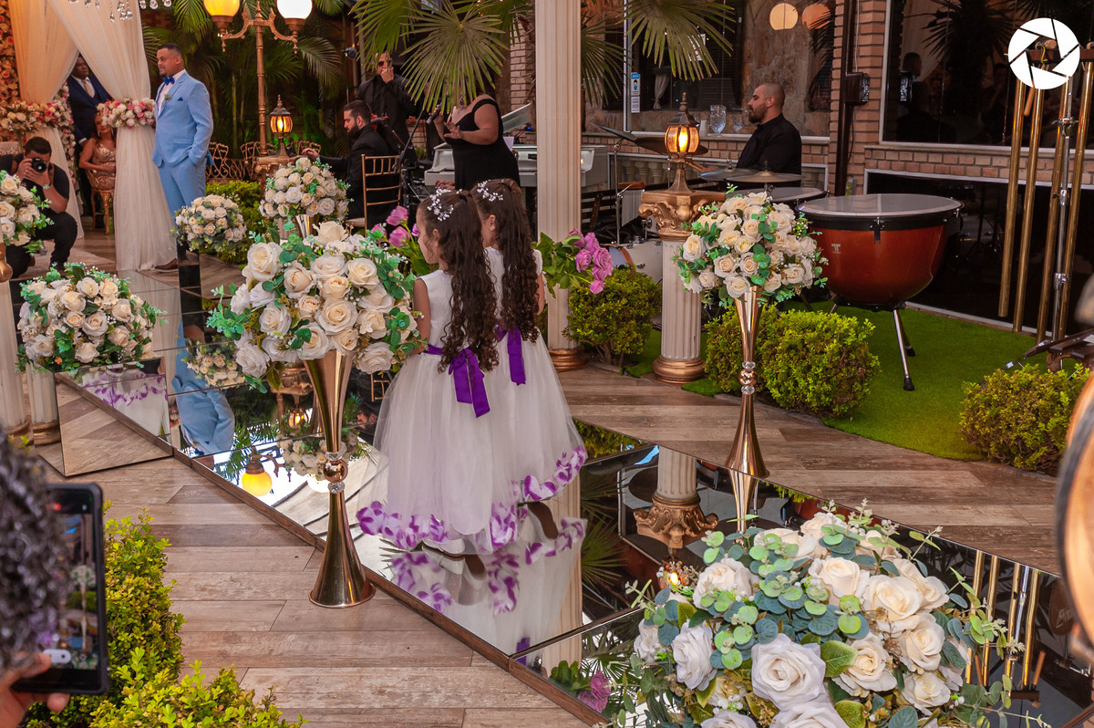 Casamento_Fotografo de Casamento_Cinegrafista de Casamento_ Espaço_Recanto Miami_Local Lindo_Cerimonia de Casamento_Guarulhos_Lagoa Azul_Decoração_Fotos Jornalisticas_Lustres_casal_Foto_entrada_fotografia e filmagem de casamento_drone_cinegrafista