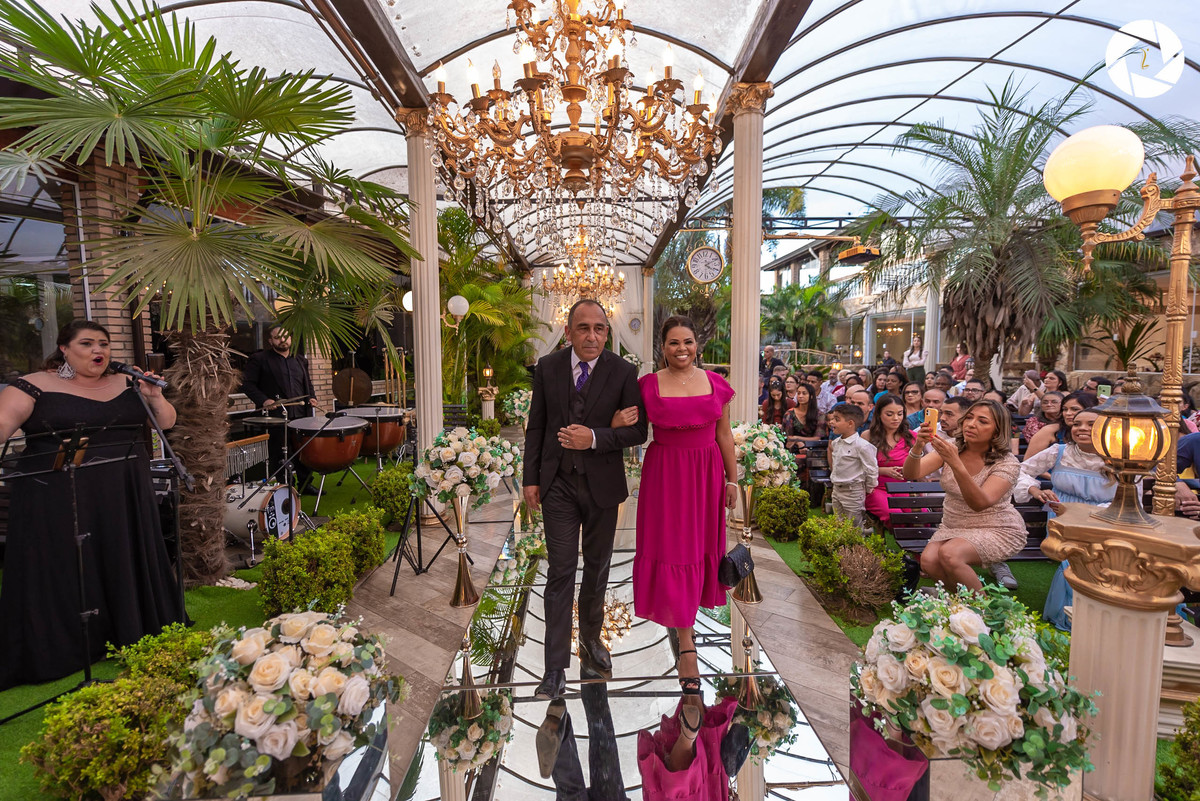 Lins_Fotografia de Casamento_Fotografo de Casamento_Cinegrafista de Casamento_ Espaço_Recanto Miami_Local Lindo_Cerimonia de Casamento_Guarulhos_Lagoa Azul_Decoração_Fotos Jornalisticas_Lustres_entrada do PastorCine_Drone_Fotografia e filmagem