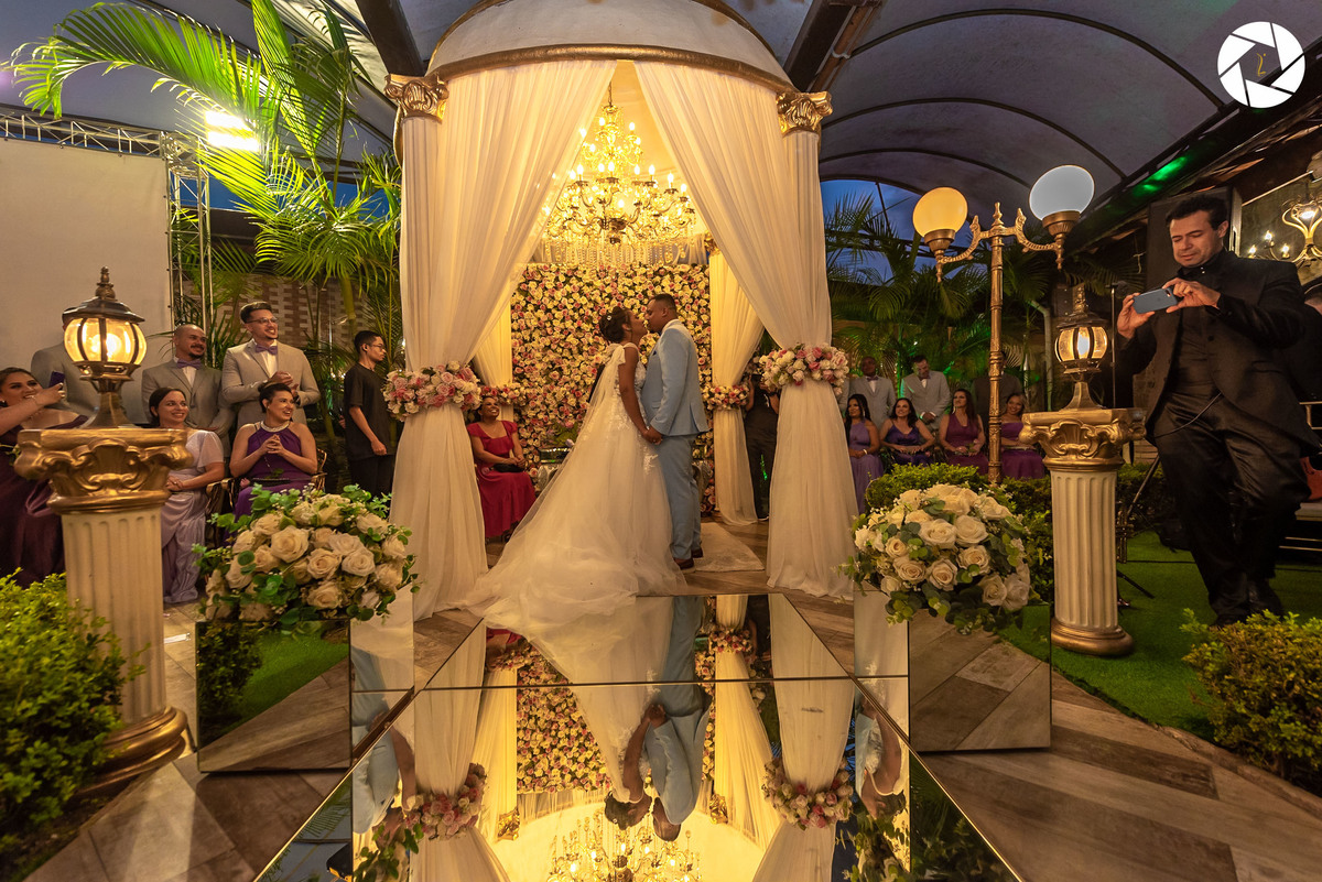Lins_Fotografia de Casamento_Fotografo de Casamento_Cinegrafista de Casamento_ Espaço_Recanto Miami_Local Lindo_Cerimonia de Casamento_Guarulhos_Lagoa Azul_Decoração_Fotos Jornalisticas_Lustres_casal_beijo_ filmagem de casamento_drone_cine