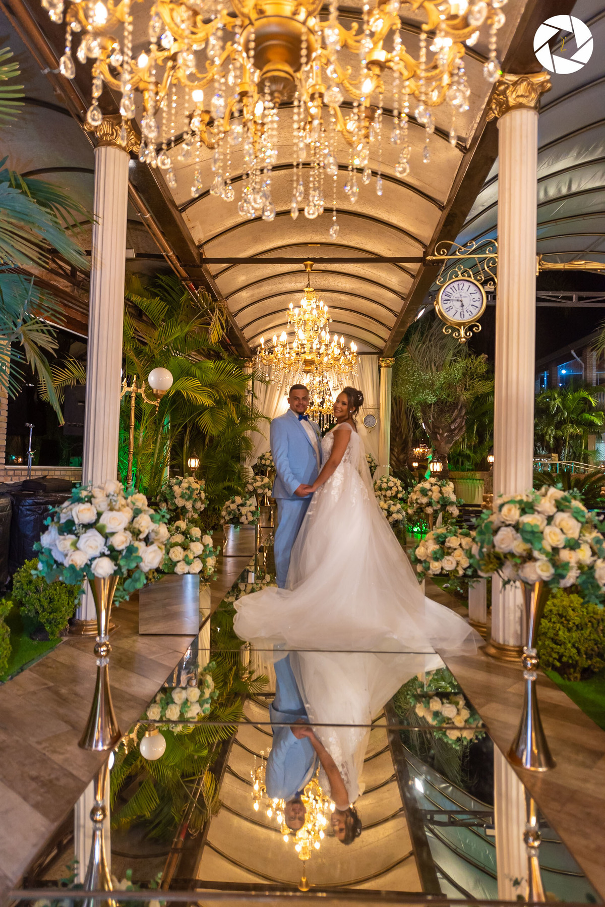 Casamento_Fotografo de Casamento_Cinegrafista de Casamento_ Espaço_Recanto Miami_Local Lindo_Cerimonia de Casamento_Guarulhos_Lagoa Azul_Decoração_Fotos Jornalisticas_Lustres_casal_pose_ filmagem de casamento_drone_barato