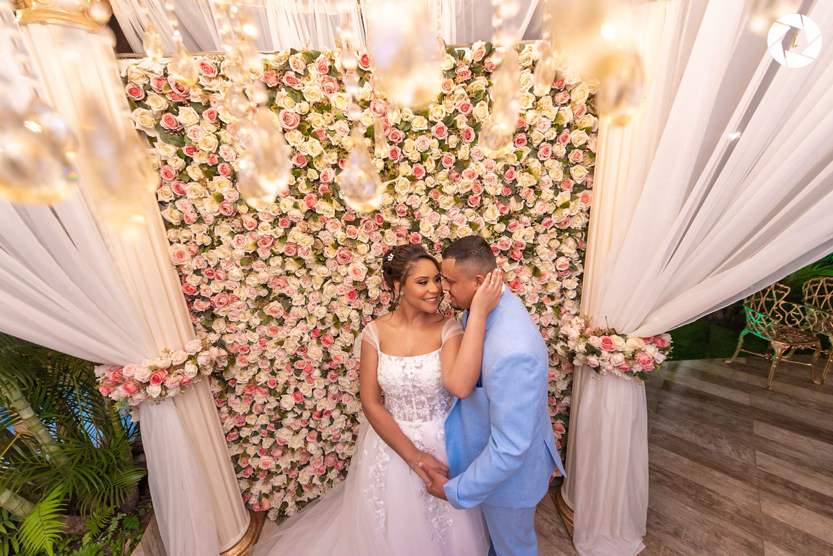 Casamento_Fotografo de Casamento_Cinegrafista de Casamento_ Espaço_Recanto Miami_Local Lindo_Cerimonia de Casamento_Guarulhos_Lagoa Azul_Decoração_Fotos Jornalisticas_Lustres_casal_pose_ filmagem de casamento_drone_barato