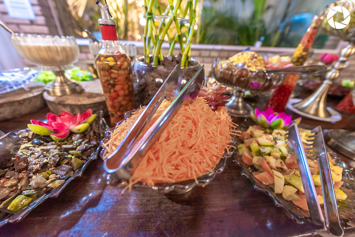 Casamento_Fotografo de Casamento_Cinegrafista de Casamento_ Espaço_Recanto Miami_Local Lindo_Cerimonia de Casamento_Guarulhos_Lagoa Azul_Decoração_Fotos Jornalisticas_Lustres_casal_Buffet_pratos-saladas_ filmagem de casamento_drone_barato