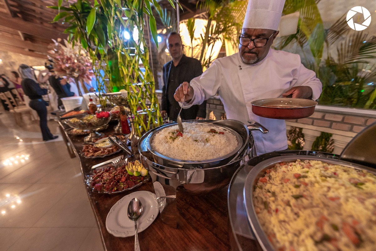 Casamento_Fotografo de Casamento_Cinegrafista de Casamento_ Espaço_Recanto Miami_Local Lindo_Cerimonia de Casamento_Guarulhos_Lagoa Azul_Decoração_Fotos Jornalisticas_Lustres_casal_Buffet_pratos_saladas_chefe_ filmagem de casamento_drone_barato