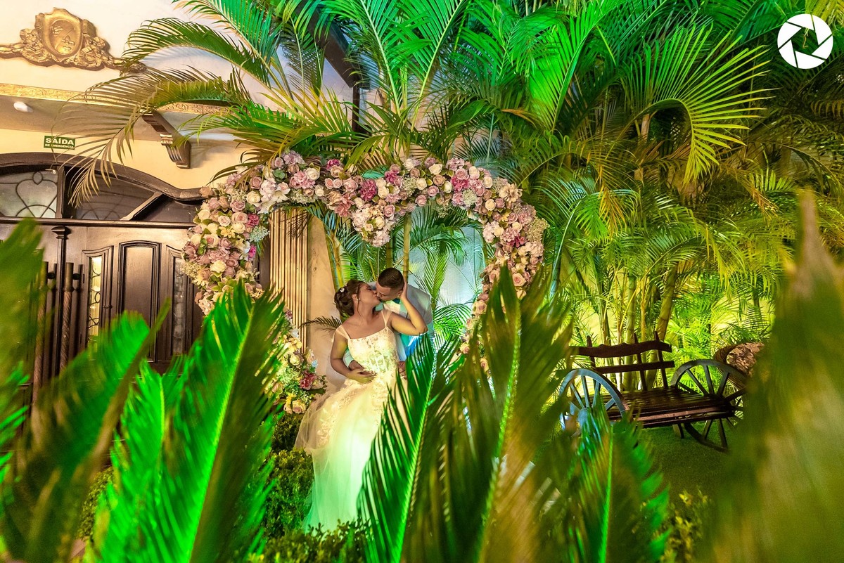 Casamento_Fotografo de Casamento_Cinegrafista de Casamento_ Espaço_Recanto Miami_Local Lindo_Cerimonia de Casamento_Guarulhos_Lagoa Azul_Decoração_Fotos Jornalisticas_Lustres_casal_beijofilmagem de casamento_drone_barato_promoção_cortesia
