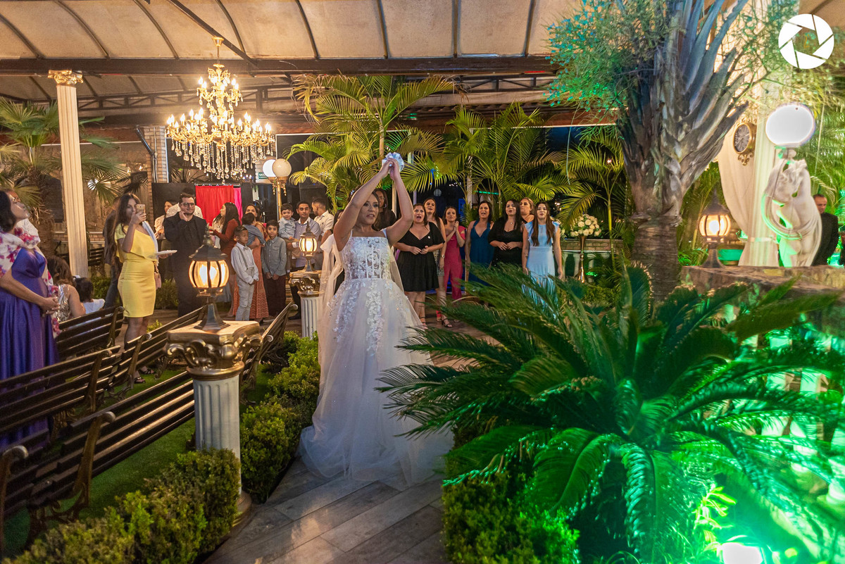 Casamento_Fotografo de Casamento_Cinegrafista de Casamento_ Espaço_Recanto Miami_Local Lindo_Cerimonia de Casamento_Guarulhos_Lagoa Azul_Decoração_Fotos Jornalisticas_Lustres_casal_piano_buquet_buque