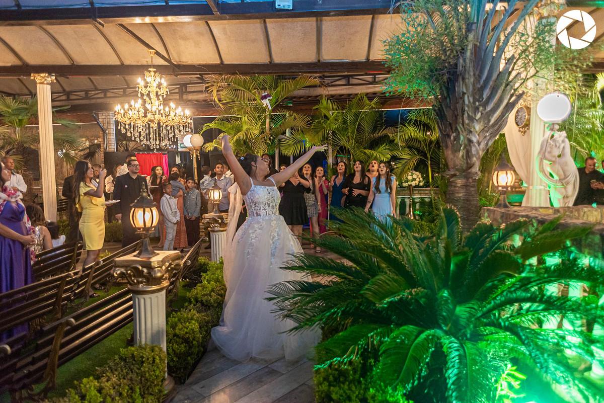 Casamento_Fotografo de Casamento_Cinegrafista de Casamento_ Espaço_Recanto Miami_Local Lindo_Cerimonia de Casamento_Guarulhos_Lagoa Azul_Decoração_Fotos Jornalisticas_Lustres_casal_piano_buquet_buque