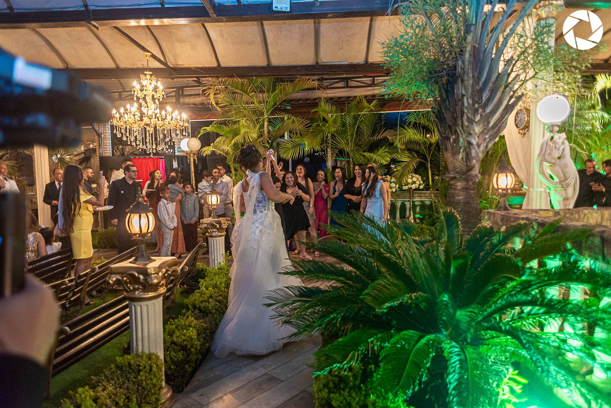 Casamento_Fotografo de Casamento_Cinegrafista de Casamento_ Espaço_Recanto Miami_Local Lindo_Cerimonia de Casamento_Guarulhos_Lagoa Azul_Decoração_Fotos Jornalisticas_Lustres_casal_piano_buquet_buque