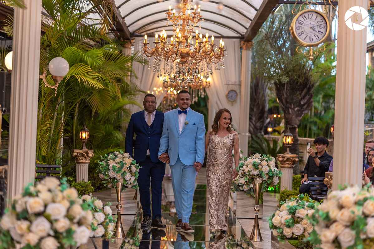  Casamento_Fotografo de Casamento_Cinegrafista de Casamento_ Espaço_Recanto Miami_Local Lindo_Cerimonia de Casamento_Guarulhos_Lagoa Azul_Decoração_Fotos Jornalisticas_Lustres_casal_balada_dança_noivinha_Foto_entrada do noivo