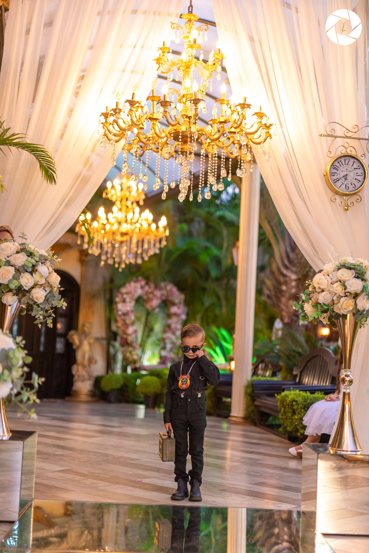 Casamento_Fotografo de Casamento_Cinegrafista de Casamento_ Espaço_Recanto Miami_Local Lindo_Cerimonia de Casamento_Guarulhos_Lagoa Azul_Decoração_Fotos Jornalisticas_Lustres_casal_Foto_violino_musicas_entrada da aliança_ filmagem de casamento_drone_cine