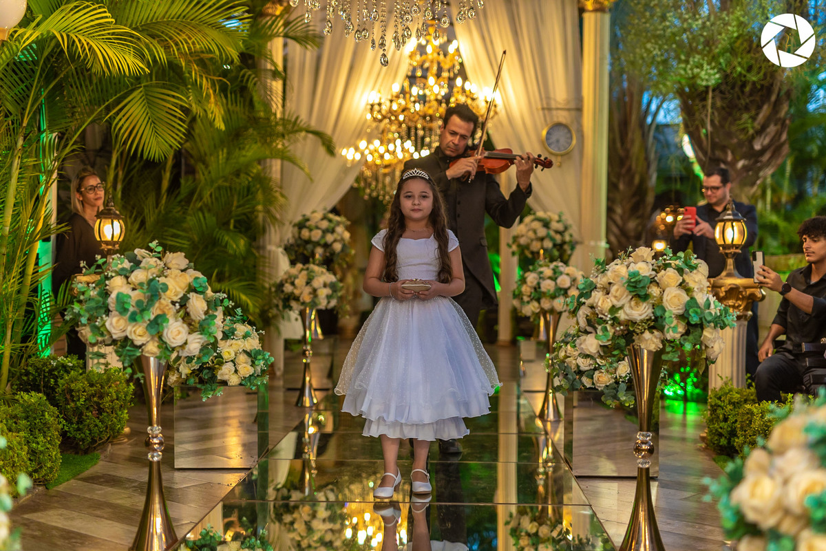 Casamento_Fotografo de Casamento_Cinegrafista de Casamento_ Espaço_Recanto Miami_Local Lindo_Cerimonia de Casamento_Guarulhos_Lagoa Azul_Decoração_Fotos Jornalisticas_Lustres_casal_Foto_violino_musicas_entrada da aliança_ filmagem de casamento_drone_cine