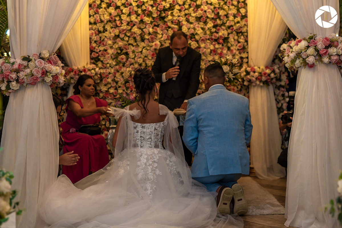 Casamento_Fotografo de Casamento_Cinegrafista de Casamento_ Espaço_Recanto Miami_Local Lindo_Cerimonia de Casamento_Guarulhos_Lagoa Azul_Decoração_Fotos Jornalisticas_Lustres_casal_Foto