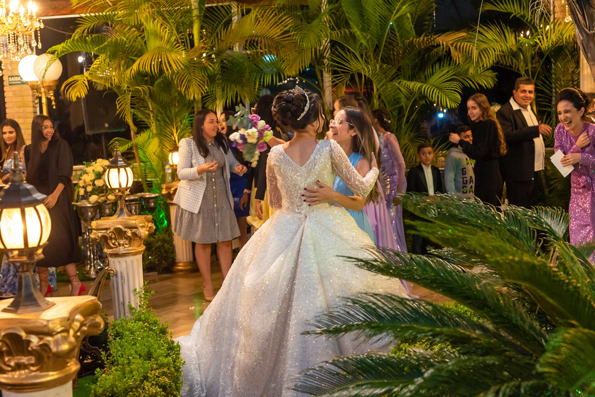 buque_fotografia de casamento_foto e video_noivado_recanto miami_espaço para casamento_vestido de noiva_foto linda_pos casamento_buque_pose de casal_fotos de drone_cascata de chocolate