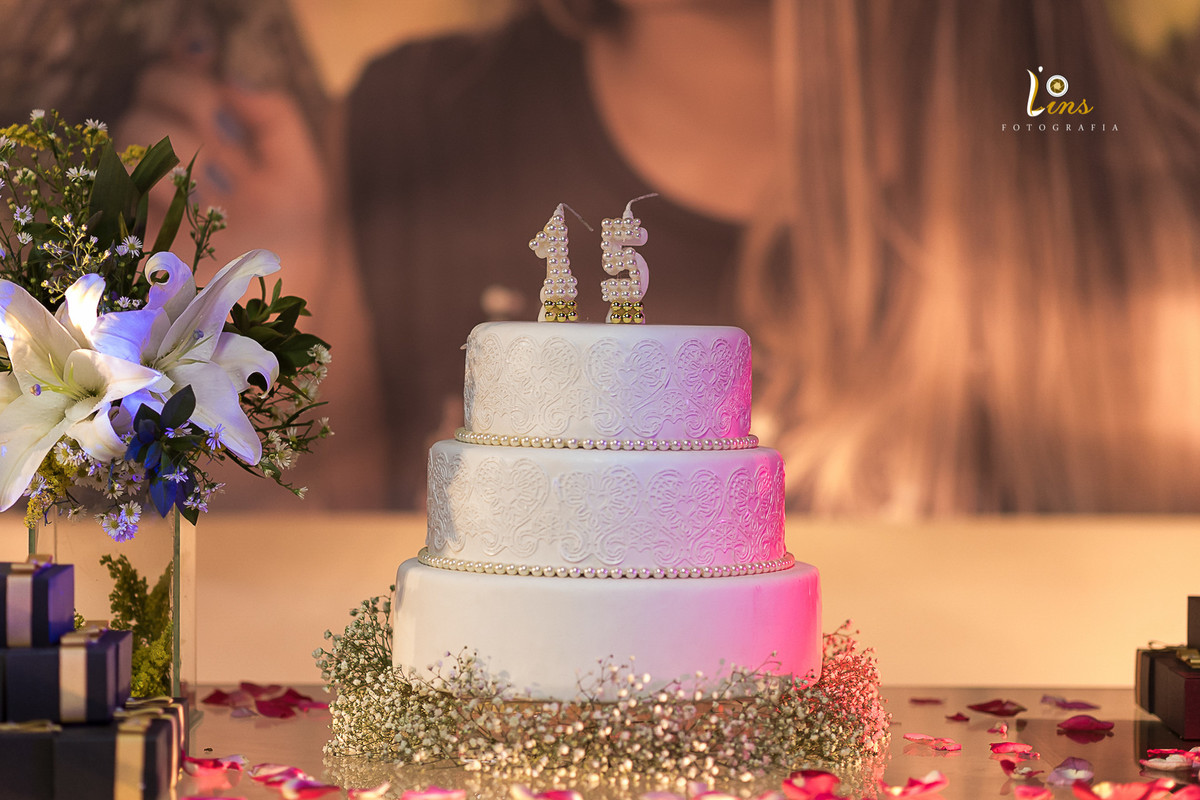 decoração de 15 anos com ferrero roche