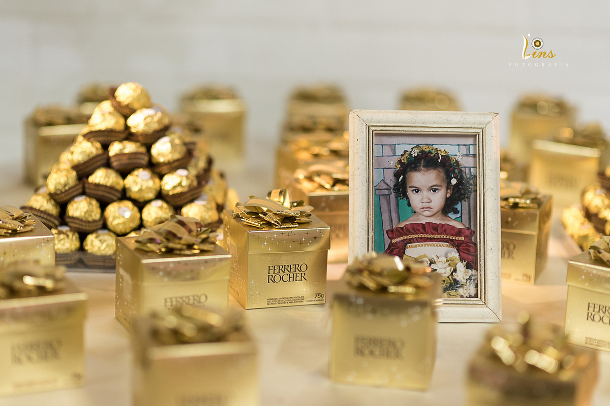 decoração de 15 anos com ferrero roche