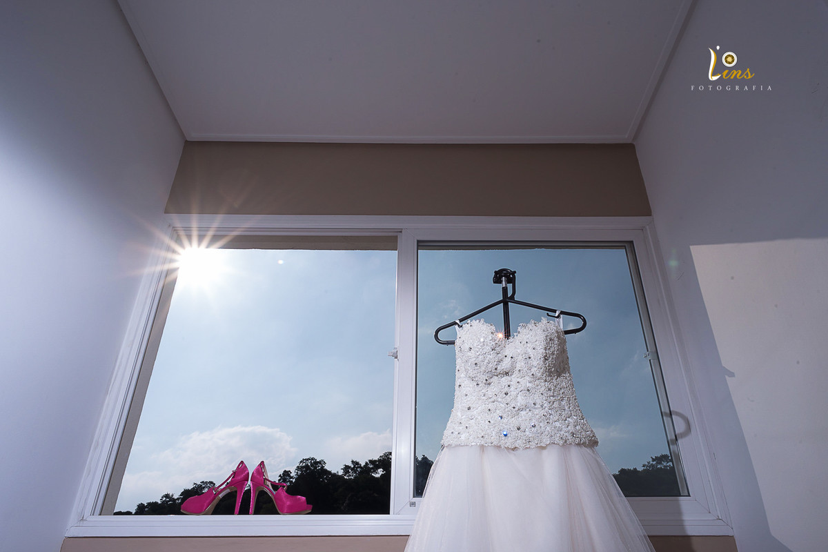 sapato rosa na janela com vestido lindo,festa de 15 anos Guarulhos