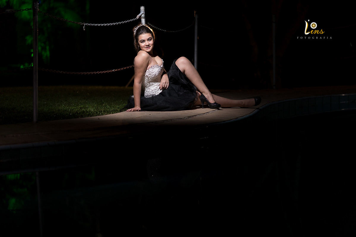 fotos lindas de 15 anos na piscina no sítio Azaleia Arujá fotografo em guarulhos