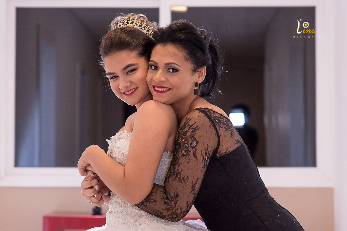 mãe e filha posando para foto, festa de 15 anos Guarulhos