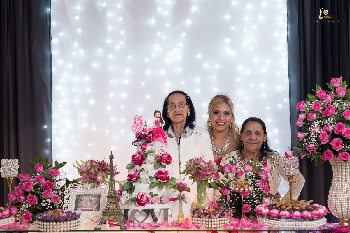 festa de 15 anos, Familia na mesa do bolo