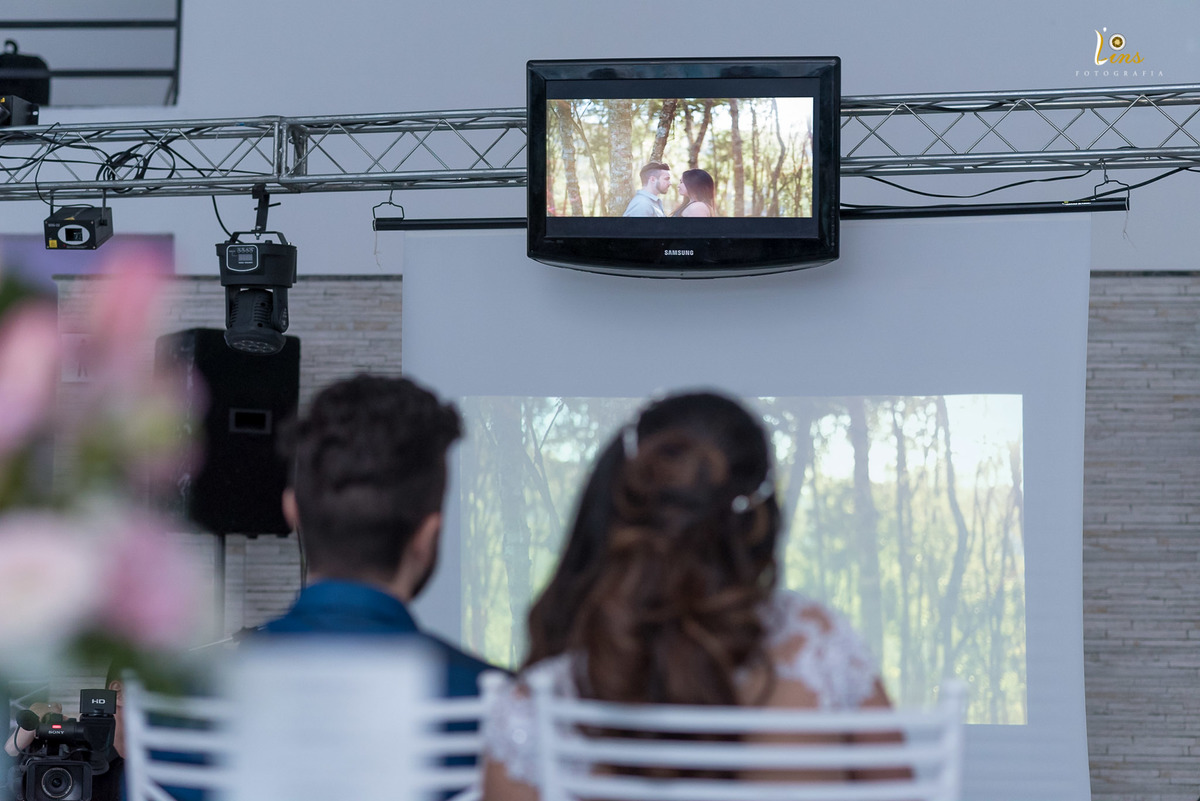 casal assistindo same day,casamento em guarulhos , fotografo de casamento em guarulhos SP