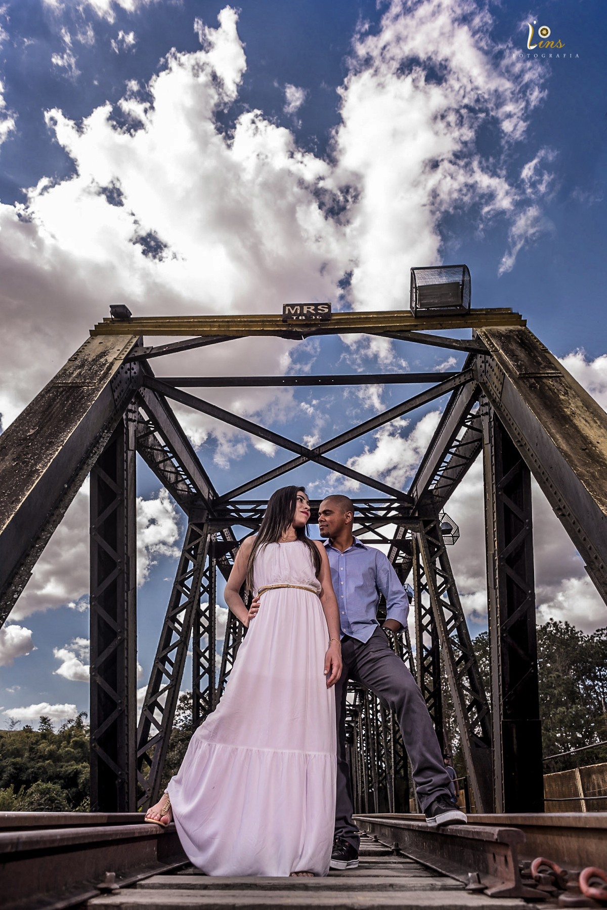 casal na ponte do trem Guararema 