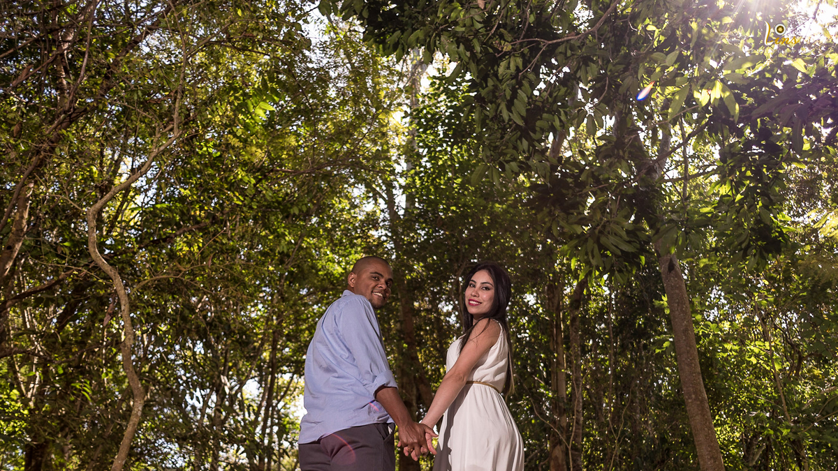 casal caminhando em ilha grande Guararema